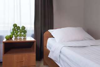 Гостиница Маринс Парк Отель Екатеринбург Стандартный двухместный номер с 2 отдельными кроватями-1